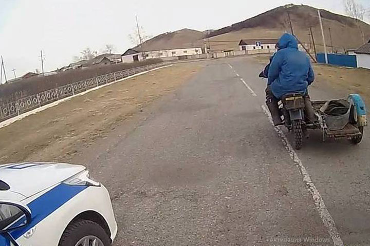 В Хакасии сельчанин поехал за водкой пьяный на мотоцикле 