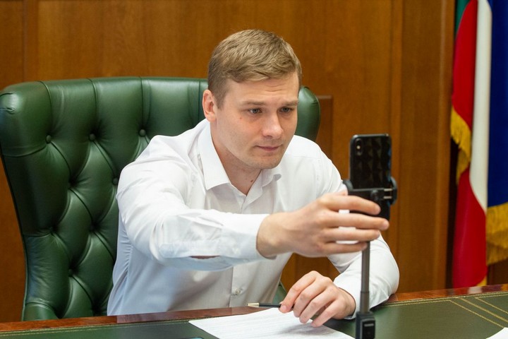 Валентину Коновалову пожаловались на отсутствие скорой помощи и плохие дороги