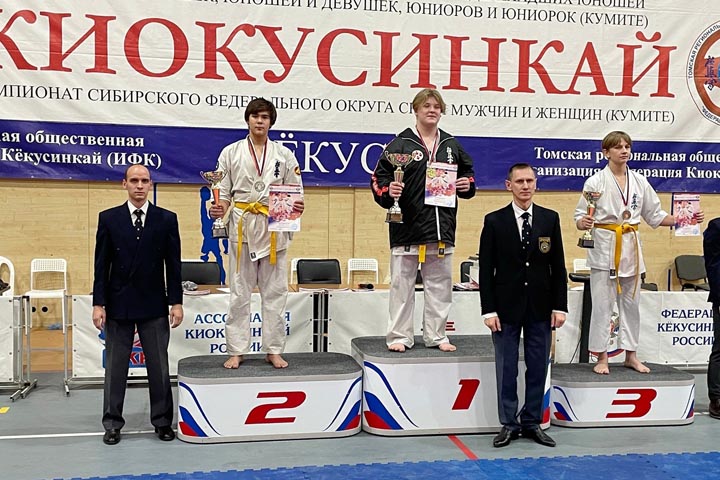 Спортсмен из Хакасии – серебряный призер первенства Сибири по киокусинкай