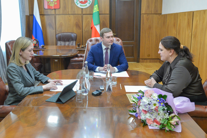 Глава Хакасии и вице-президент Общественного союза индустрии гостеприимства договорились о сотрудничестве