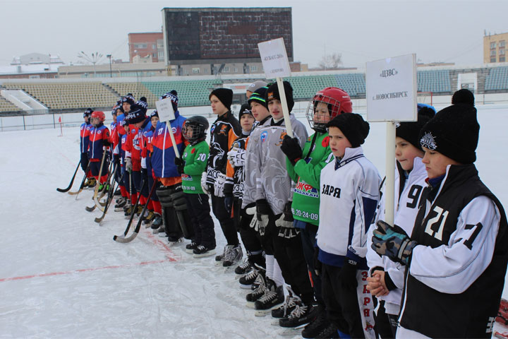 Турнир по хоккею с мячом в столице Хакасии – в центре внимания российских космонавтов