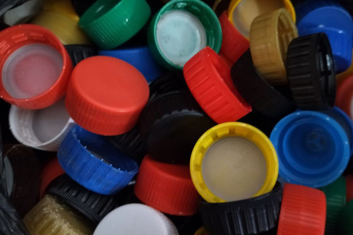 Школьники Алтайского района нашли полезное применение пластиковым крышечкам