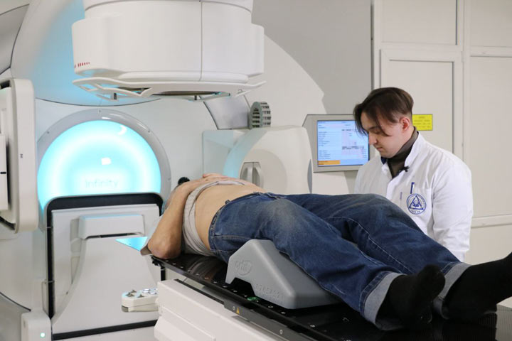 В радиологическом корпусе онкодиспансера Хакасии начали проводить лучевую терапию