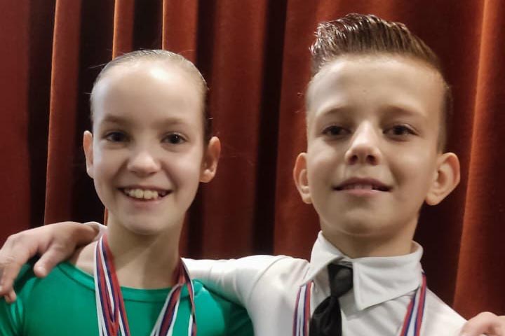 В Абакане пара школьников забрала все золото танцевальных соревнований 