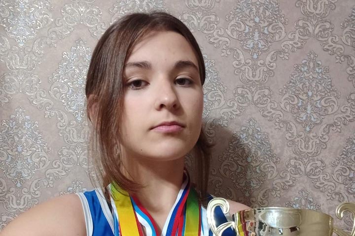 Школьница из Хакасии рассказала, как стать чемпионкой России по вольной борьбе в 13 лет