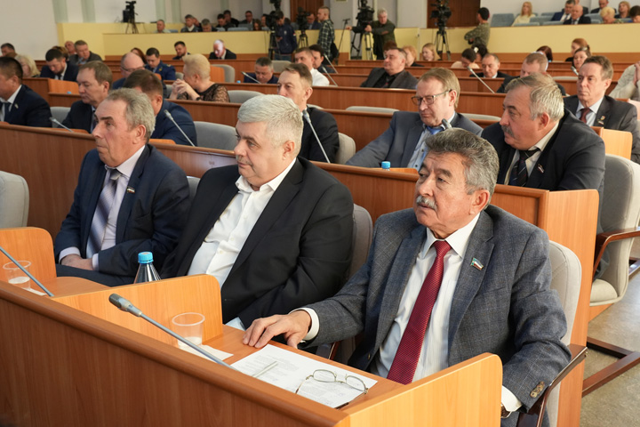 Сессия парламента Хакасии: обойдется без интриг и скандалов?