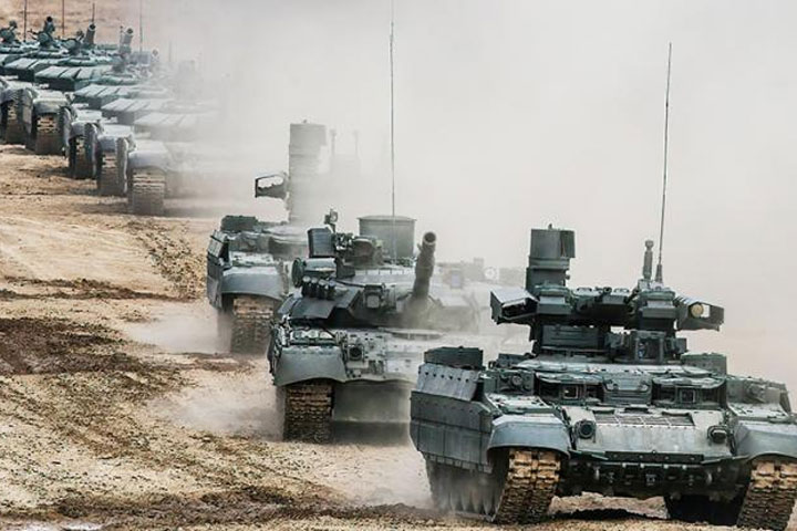 Боевики ВСУ с националистами бегут при виде российских БМПТ «Терминатор»