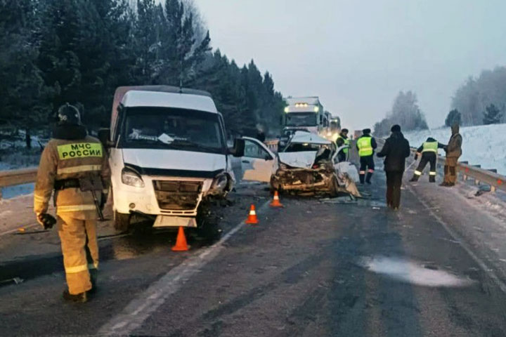 В ДТП на трассе пострадали три человека  