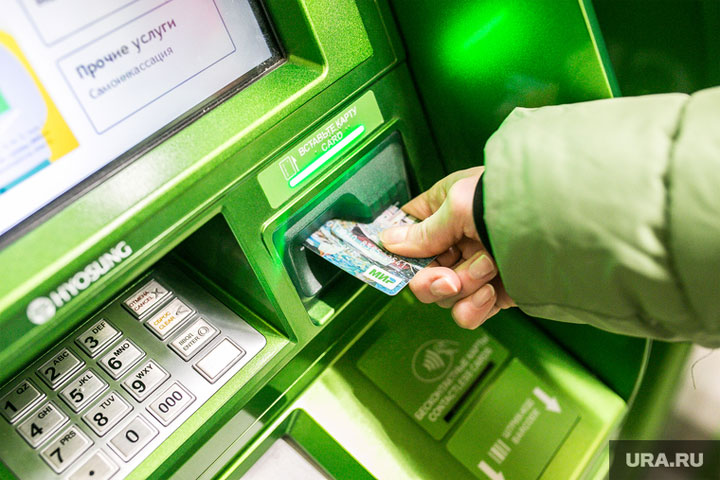 Сбербанк ограничил переводы средств в другие банки