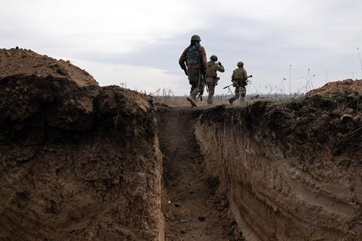 Битва за Бахмут: ВСУ обороняются отчаянно, но военные кладбища на Украине растут с огромной скоростью