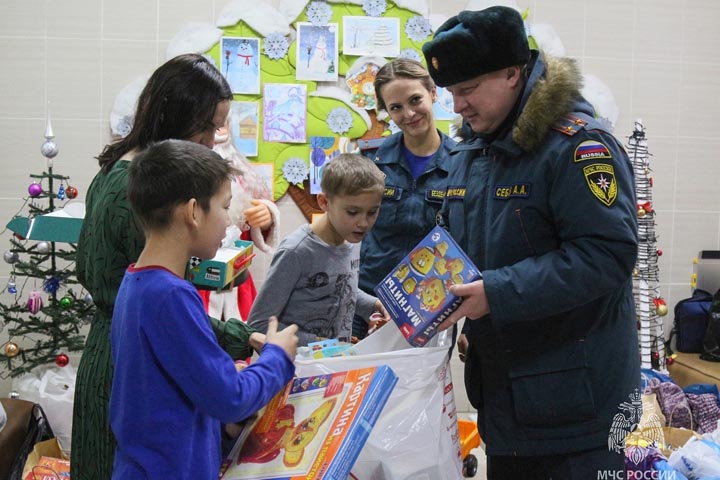 Спасатели организовали в Хакасии благотворительную акцию «Делай добро»