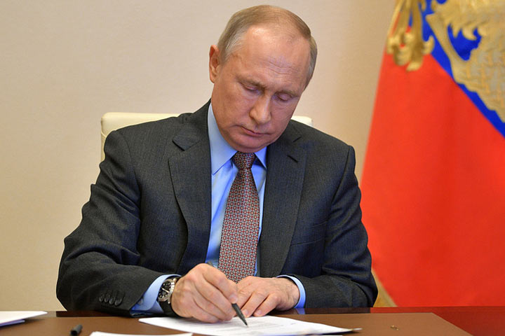 Владимир Путин подписал закон, позволяющий Совфеду назначать главу Счетной палаты