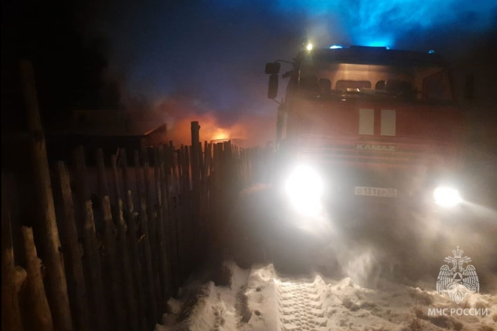 В Саяногорске дачный домик загорелся из-за обогревателя 