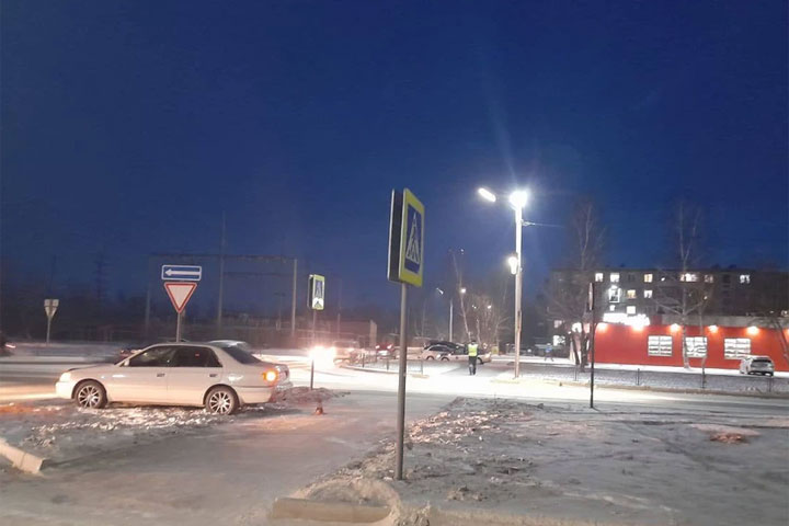 В Минусинске водитель сбил 11-летнюю девочку на тротуаре