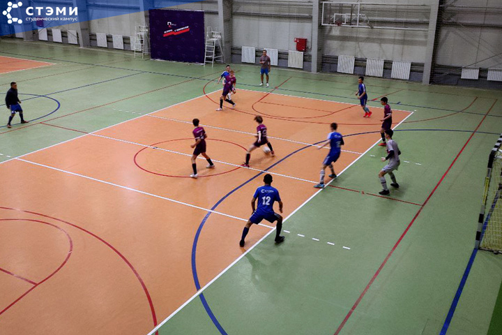 Спортсмены Саянского техникума лидируют в первенстве по мини-футболу