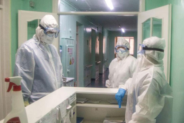 В Хакасии 2 заболевших коронавирусом помещены на ИВЛ 