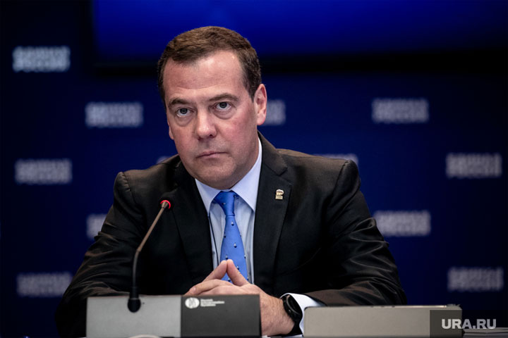 Медведев провел переговоры с Си Цзиньпином в Пекине