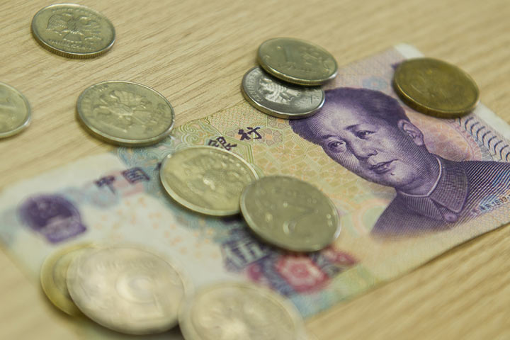 Минфин РФ начнет закупать юани для ФНБ
