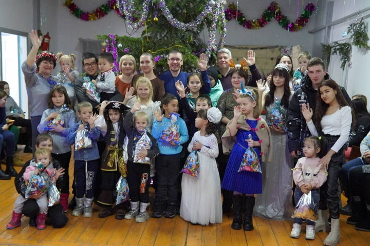Маленькие жители Нижнего Курлугаша получили подарки от депутата Госдумы Сергея Сокола