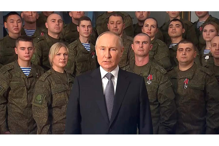 Путин поздравил россиян с Новым годом из штаба Южного военного округа