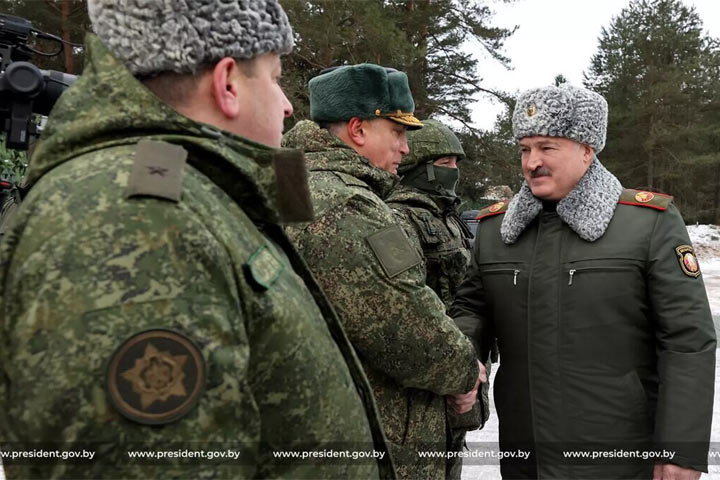В Белоруссию прибыл эшелон российской военной техники