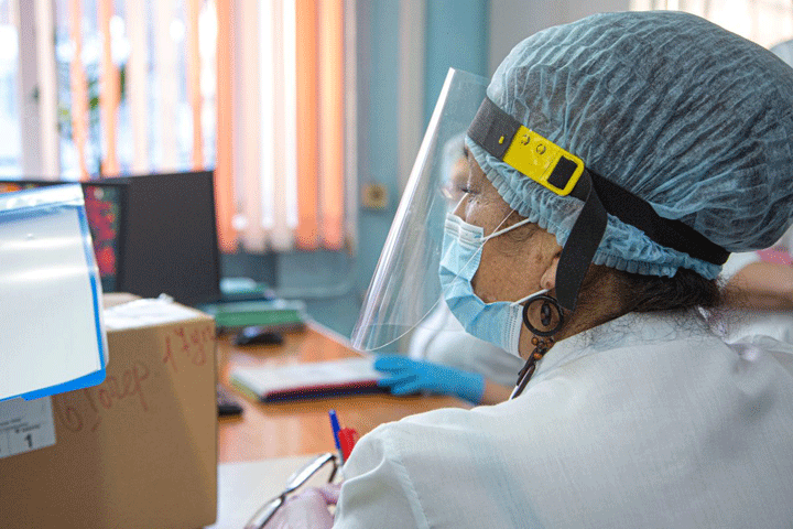 Двое - выздоровели, восемь - заболели: Новый счет короновируса в Хакасии