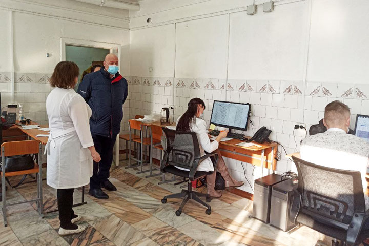 Министр здравоохранения Хакасии проверил центр дистанционного мониторинга