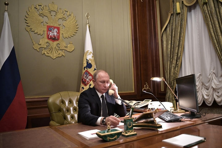 В Кремле анонсировали переговоры Путина, Байдена и Макрона