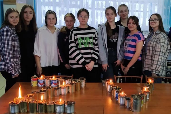 Новороссийские волонтеры сделали окопные свечи для мобилизованных из Хакасии