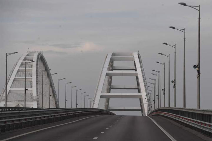 Автомобильное движение будет закрыто на Крымском мосту 17 января