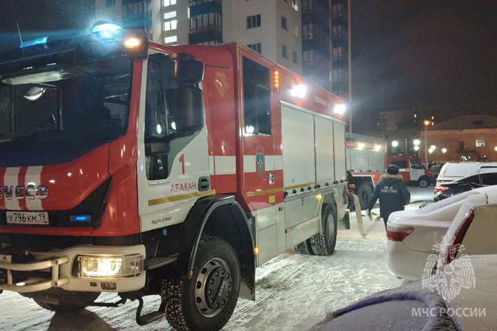 В Абакане сгорела квартира в 17-этажной свечке