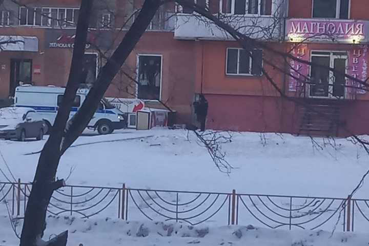 Не дошел несколько метров до дома: в Черногорске мужчина упал и замерз насмерть