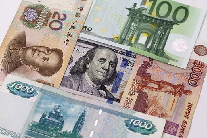 Рубль, юань и рупия сбросят доллар, но его роль не займут