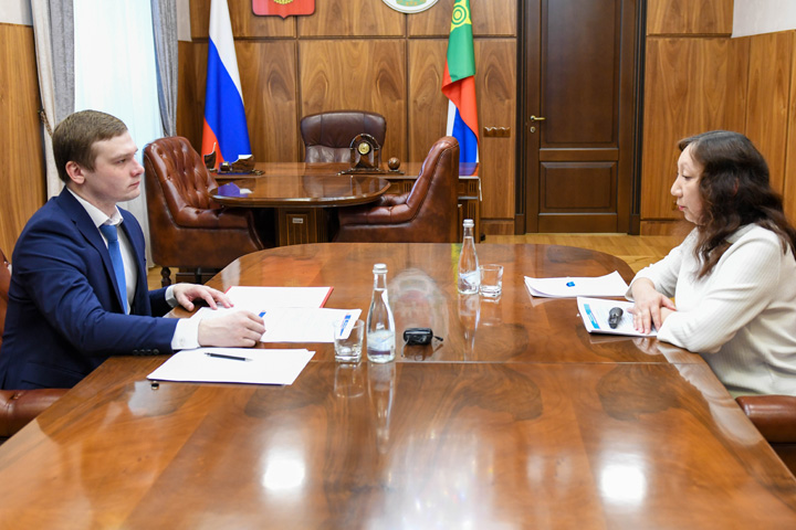 Губернатор Коновалов принял очередной отчет и остался доволен