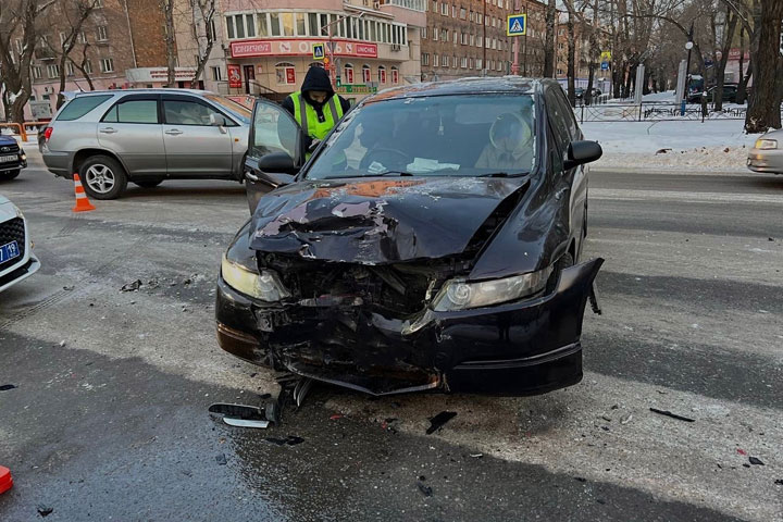 В аварии на Пушкина - Вяткина пострадала автоледи-чайник