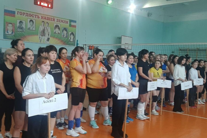 В Аскизском районе прошел турнир по волейболу памяти Николая Карачакова 