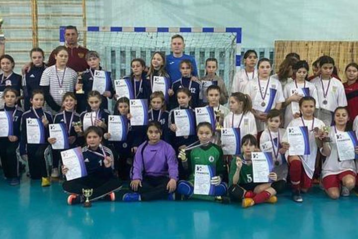 Определились победитель и призеры первенства Хакасии по мини-футболу среди девочек