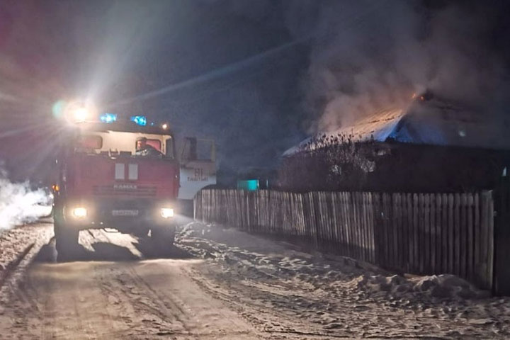 В Черногорске в гараже сгорел автомобиль 