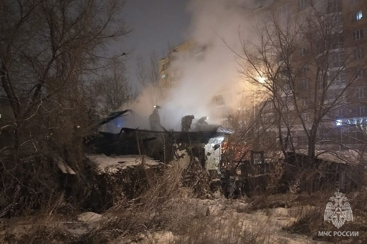 В абаканской теплотрассе чуть не сгорели бездомные, а в частном доме Абазы - 6 детей