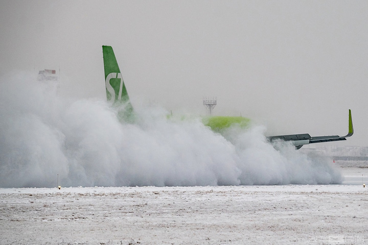 Многотонный борт затормозил при посадке в аэропорту Абакан
