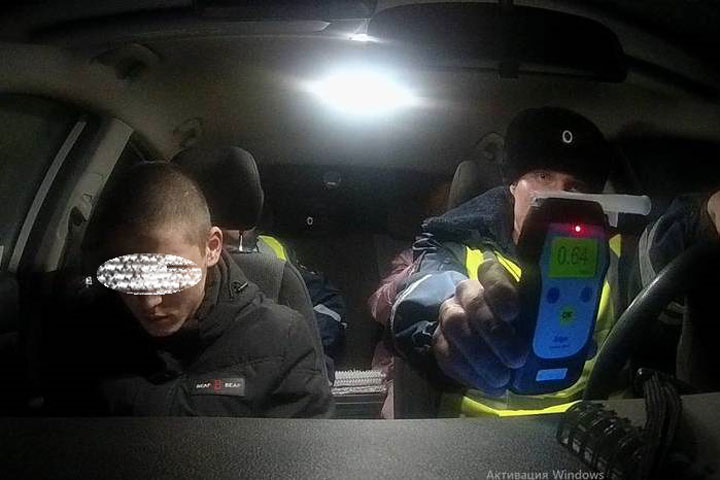 В Хакасии пьяный подросток угнал автомобиль, пока мать спала 