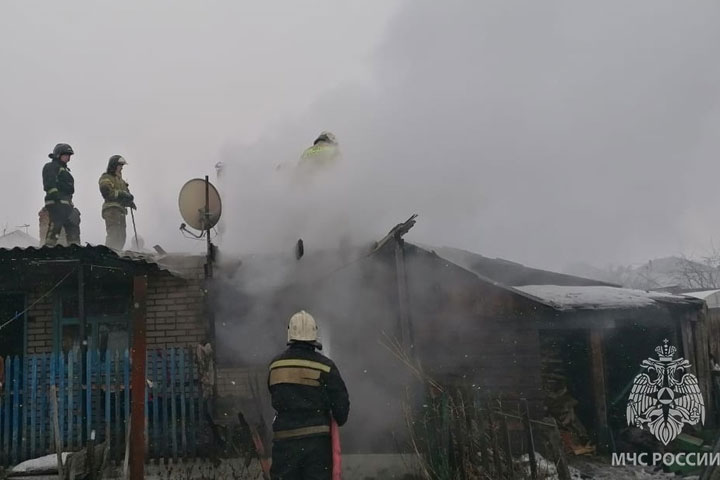 В Бирикчуле из-за горячей золы загорелся дом 