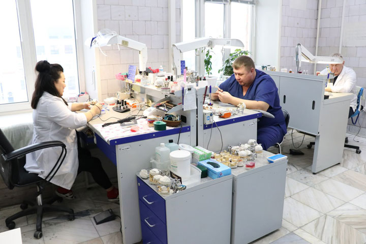 Кому в Хакасии полагаются бесплатные зубные протезы