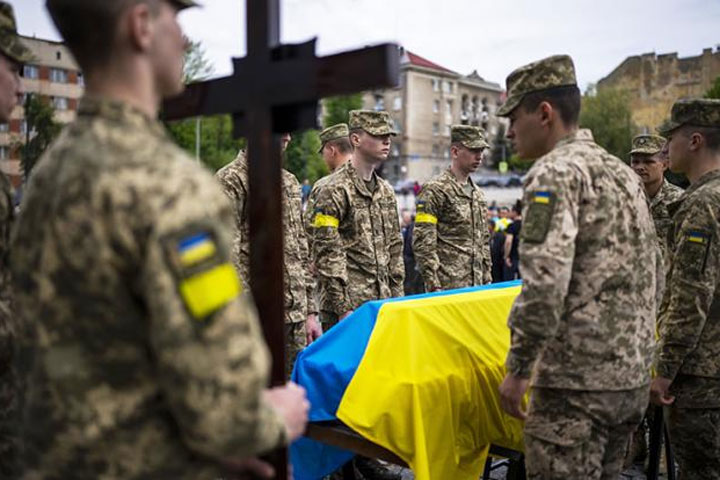 Соледар: Гробы до сих пор идут на Украину, скорбной работой занимаются наши бойцы