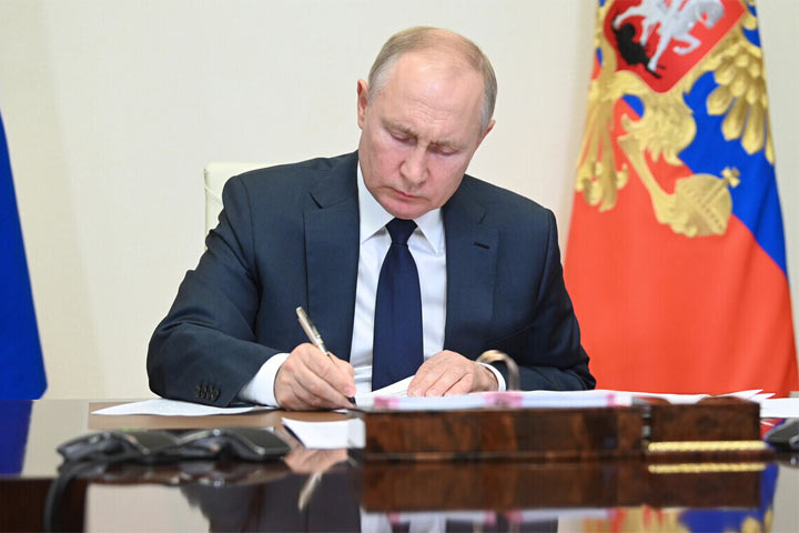 Путин подписал закон о соцподдержке вдов ветеранов боевых действий