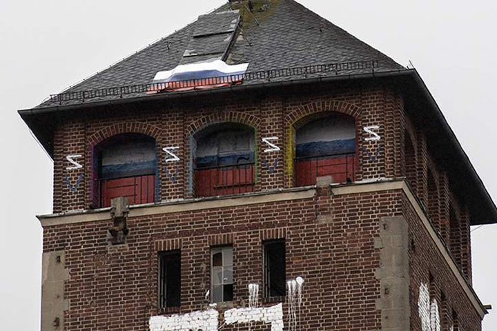 На башню бывшего ландтага в Потсдаме поместили флаг России