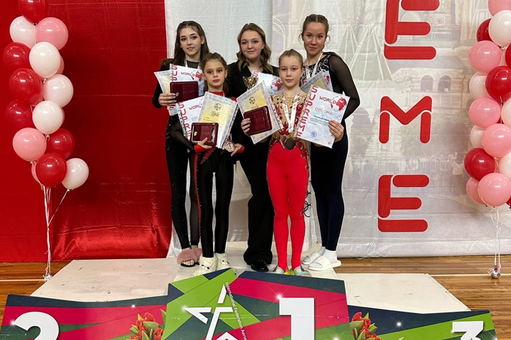 Воздушные гимнастки из Хакасии взяли награды международных соревнований