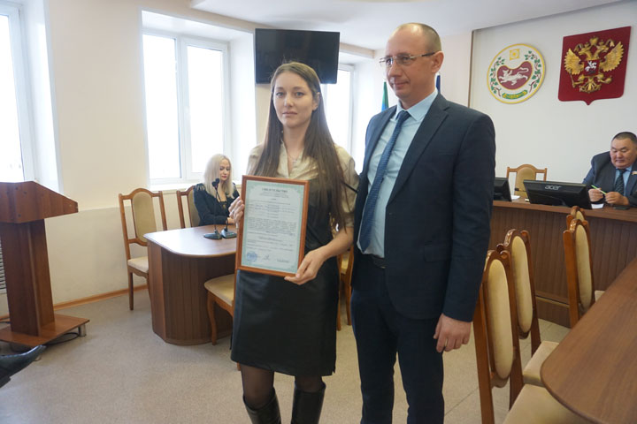 Жительнице Ширинского района вручили заманчивый сертификат 