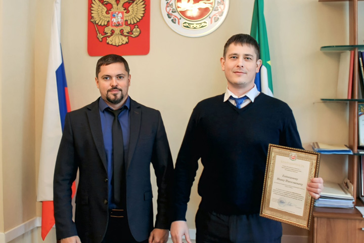 Министр наградил руководителя предприятия «Айтыс» в Хакасии