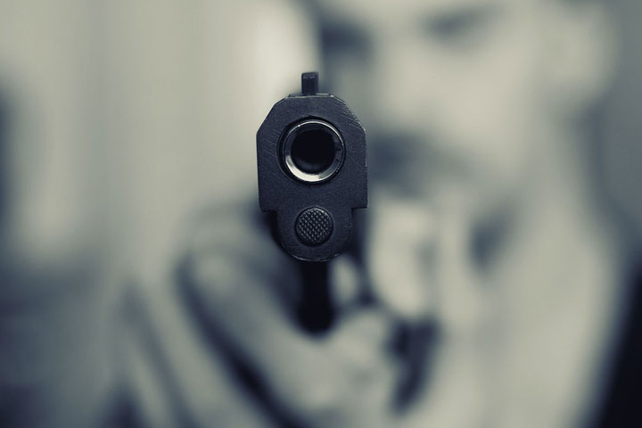 В Минусинске неизвестный выстрелил в лицо подростку